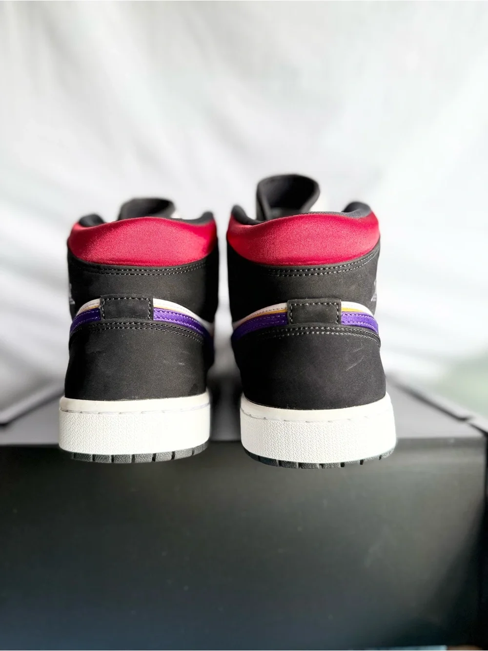 AUTHENTIC Jordan 1 Mid Lakers Top 3 size 10.5 852542-005 2019 PRE-OWNED